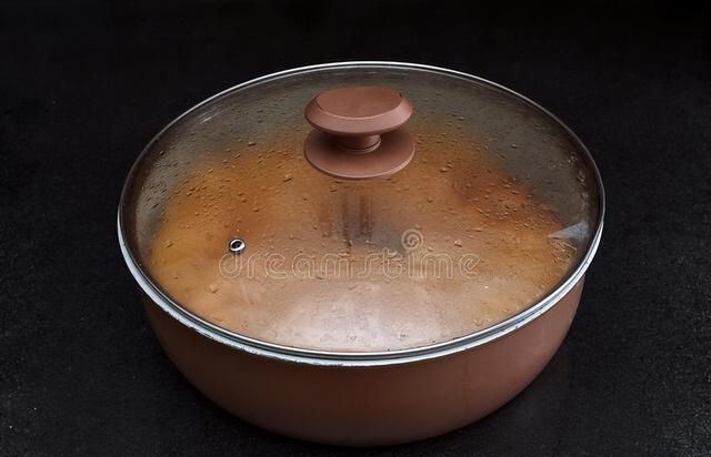新砂锅用之前要做什么处理才耐用？电砂锅可以用煤气灶台烧吗？