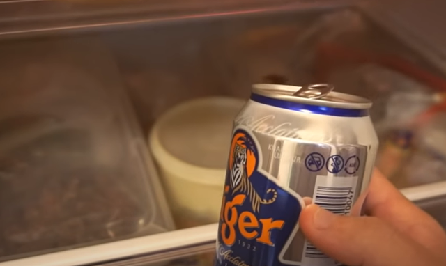 过期啤酒别扔掉！把它倒在冰箱里，作用太厉害了！解决了大难题