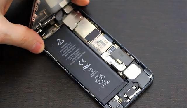 为iPhone 13手机更换第三方电池，没想到JQJQ电池这么硬核