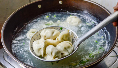 包好的饺子，直接放冰箱是“错的”，教你一招，饺子不破皮不粘锅