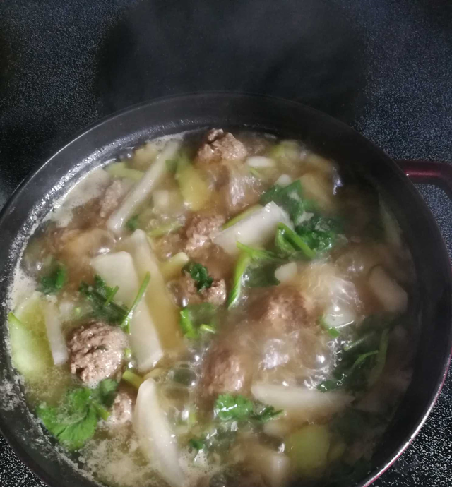 壹粉食堂｜汤鲜肉香！自制牛肉丸白萝卜汤，营养丰富暖胃又暖心