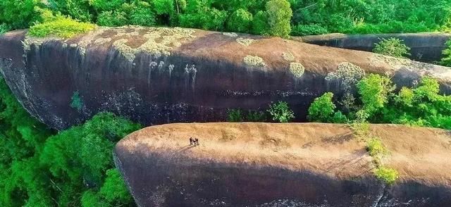 泰国鲸鱼大石头，我说是自然形成的，你信么