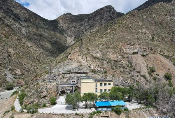 新疆可可托海：地下136米的水电站