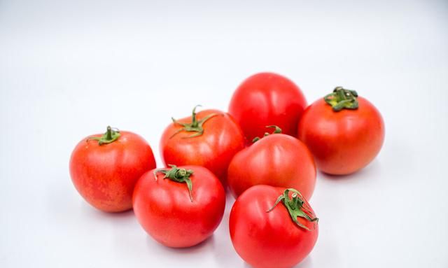 二，西红柿为何放一个月不坏？是药物催收的吗？