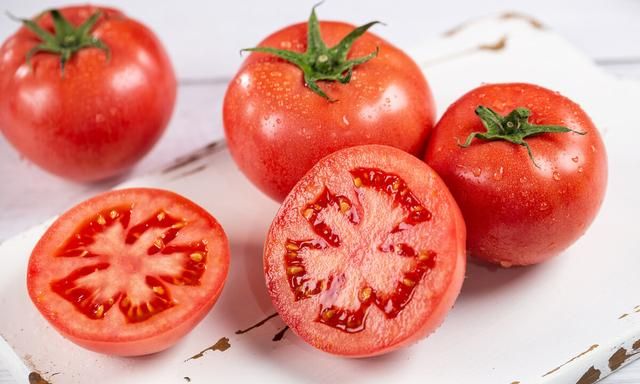 二，西红柿为何放一个月不坏？是药物催收的吗？