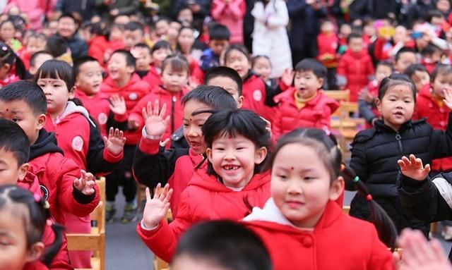 红红火火迎新年 快快乐乐玩童谣