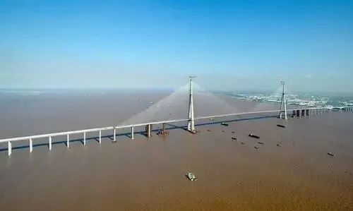 苏通长江大桥——世界最长斜拉桥