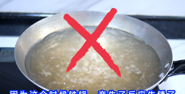新铁锅开锅最忌马上烧，这5个步骤不能少，学会保证不生锈不粘锅