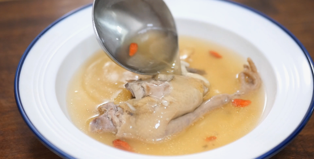 炖鸽子汤，是冷水还是开水下锅，掌握这个诀窍，营养胜过三只母鸡