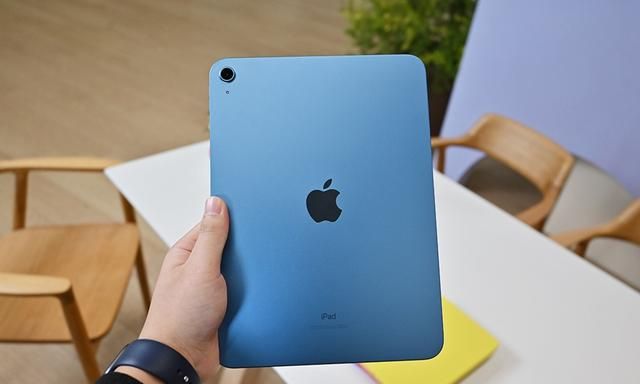 苹果iPad 10体验，有改变有妥协，但还是带来了“新鲜感”