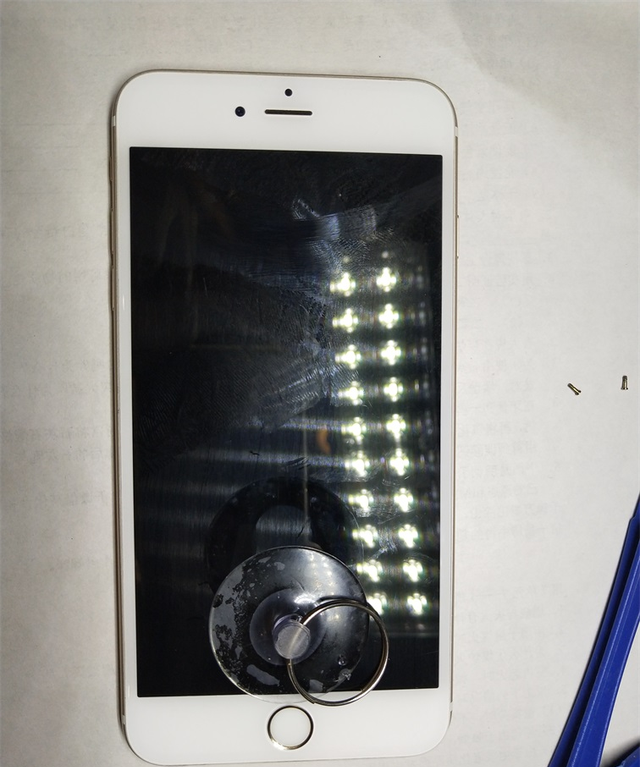 拆机何须花钱！iPhone6s Plus手机更换尾插教程