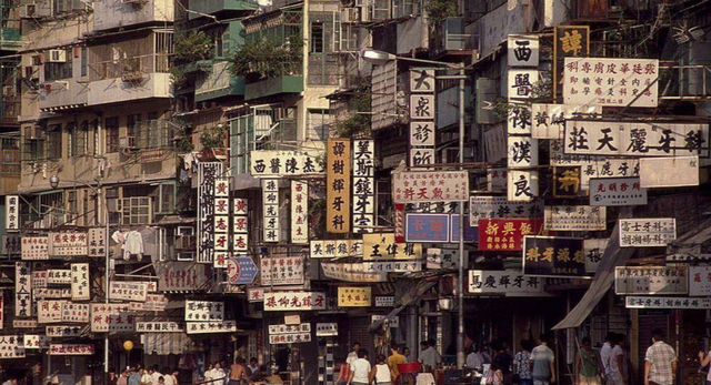 香港才7百万人口，李嘉诚为何却赚了几千亿，主要是房价涨数十倍