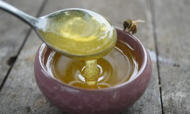 蜂蜜为什么会有白沫沫和气泡，有白沫和气泡就是蜂蜜不好吗？