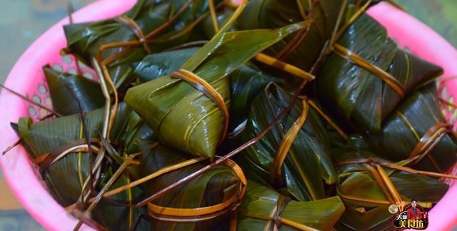 广东咸肉粽的做法，步骤和配料都很详细，看一遍就能学会