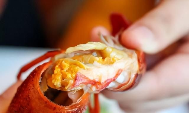 小龙虾头里的“黄”，是虾黄还是虾屎？到底能不能吃？