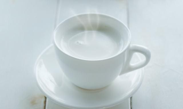 牛奶带包装加热，会导致营养降低吗？会慢性中毒吗？看专家怎么说