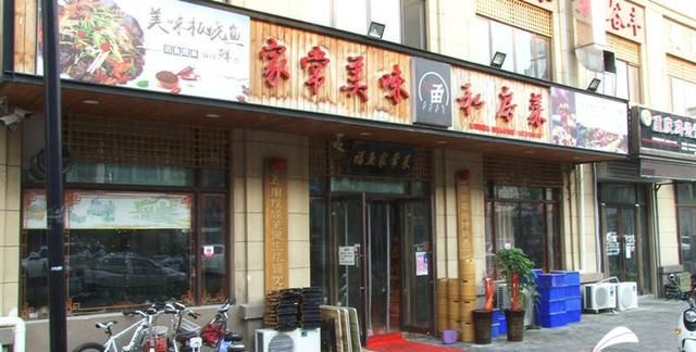 济南槐荫区一饭店厨房下水管道污水倒灌1个月 多方反映至今无人解决