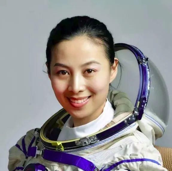 好飒！“中国航天员”不是 astronaut 而是这个词