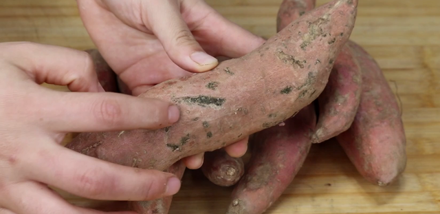 红薯冬天怎么保存，我也是刚知道，放一年也不坏，简单又实用
