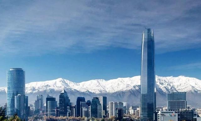 “智利首都”圣地亚哥：地处山间盆地属地中海气候，智利最大城市
