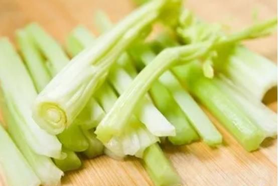 为什么吃芹菜不吃叶子？到底能不能吃？很多人不懂，看完长知识！