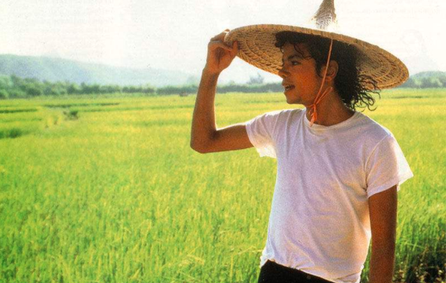 1987年，迈克尔·杰克逊来到中国农村后称：这是个神秘的国家