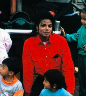 1987年，迈克尔·杰克逊来到中国农村后称：这是个神秘的国家