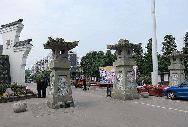 成都市郫都区，郫本意为陪都，中国农家乐旅游发源地