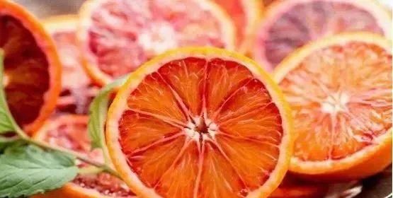 成都街头现网红水果金西梅，专家称其并不新鲜！网友：骗子水果，又贵又难吃！