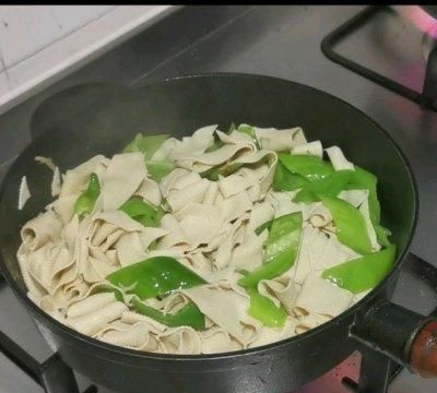 家常菜_快手菜_青椒炒豆皮