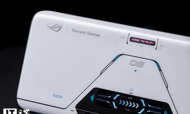 腾讯 ROG 游戏手机 6 Pro 评测：满血骁龙 8+，堆料体验全拉满