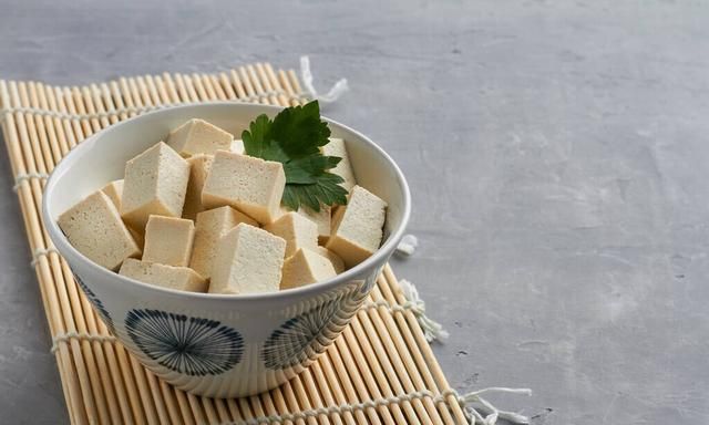 家常炒豆腐这样做真好吃，营养丰富，鲜美嫩滑又入味