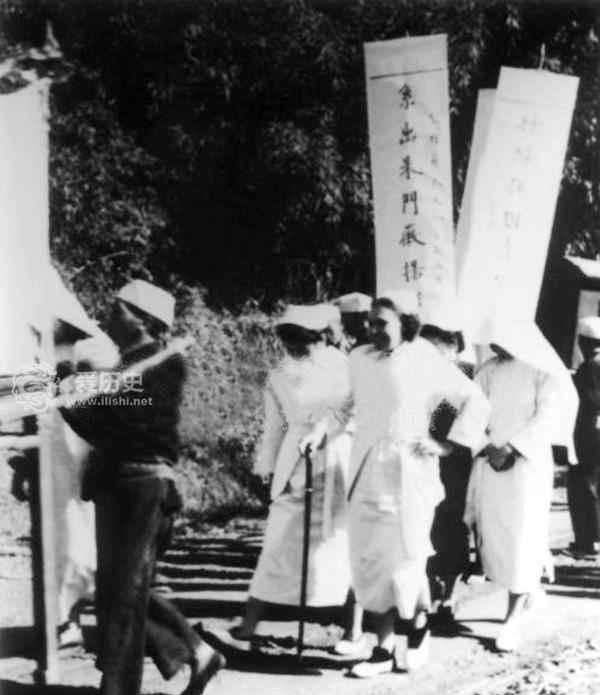 日本为逼蒋投降轰炸溪口 蒋经国生母惨死 日军威胁要暴尸受辱