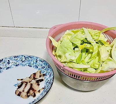 零失败酱肉炒包心菜，大厨原来这么好当