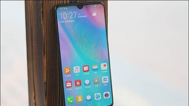 徕卡三摄+麒麟980的怒吼！HUAWEI Mate 20评测