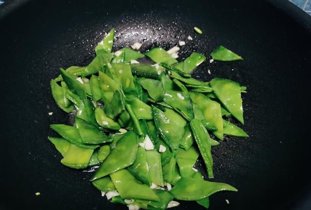 众多网友推荐的清炒扁豆家常做法，简单又省事，脆嫩鲜美还下饭