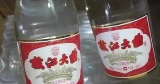 辨别勾兑和纯粮食酒不要过于相信标号和执行标准，要看清标签说明