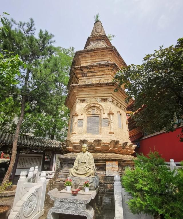 造型夸张、佛像诡异的千年古寺——白瀑寺