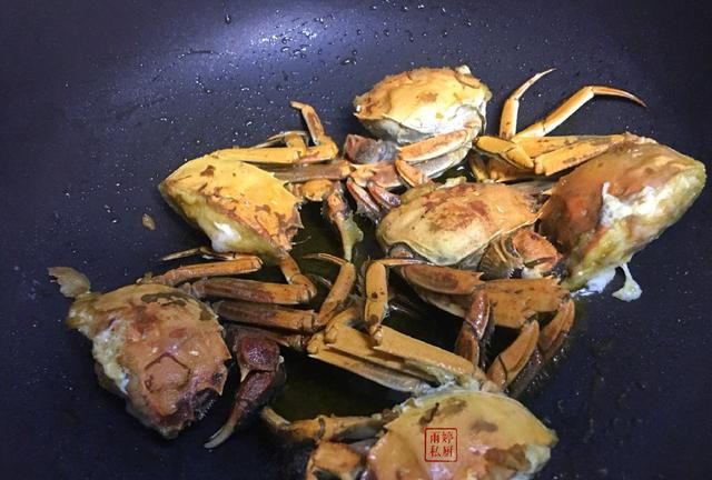 香辣蟹在家轻松做，麻辣诱惑好滋味，大闸蟹的又一种好吃的做法