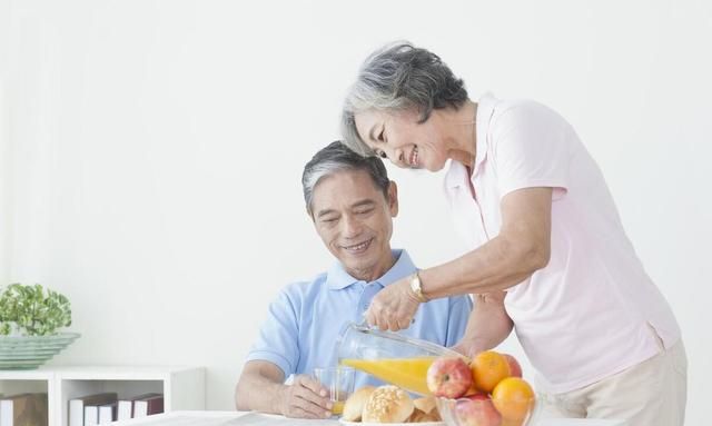 建议中老年人：早餐少吃包子和油条，多吃这4样，低脂营养更健康