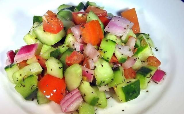 爽口沙拉，最适合炎热的夏天吃，简单营养又好吃
