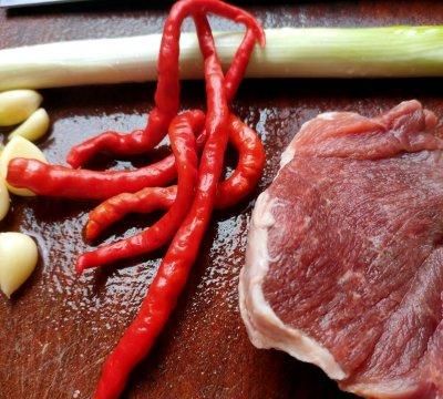 #少盐饮食 轻松生活#微辣、葱香浓郁，羊肉香嫩不膻的葱爆羊