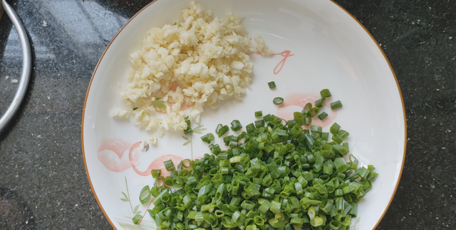 广东饭店有名的椒盐虾做法，3斤入锅，配料详细做法简单，真好吃