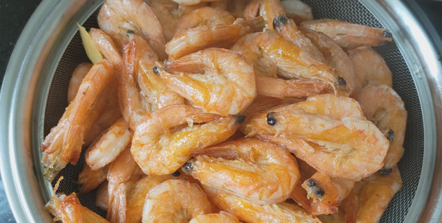 广东饭店有名的椒盐虾做法，3斤入锅，配料详细做法简单，真好吃