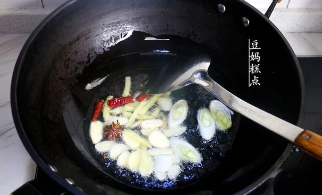 素炒花菜，切记不要焯水，加点儿它，脆嫩味美，营养又下饭