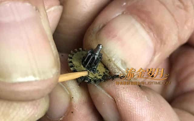 一台来自十九世纪的八音盒维修清洁保养过程，不看你不知道是这样