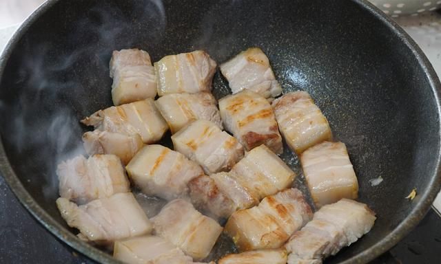 巧用高压锅做红烧肉，全程半小时，酥烂红亮，肥而不腻，特别香