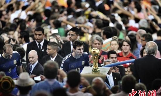 为什么人们热爱世界杯？一组图回顾世界杯的那些经典瞬间