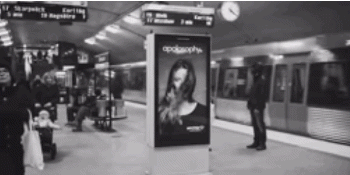 地铁广告别老盯着国内，外国朋友都怎么玩？