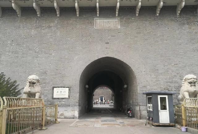 北京前门为何有两座城楼，它们在历史上是什么关系？
